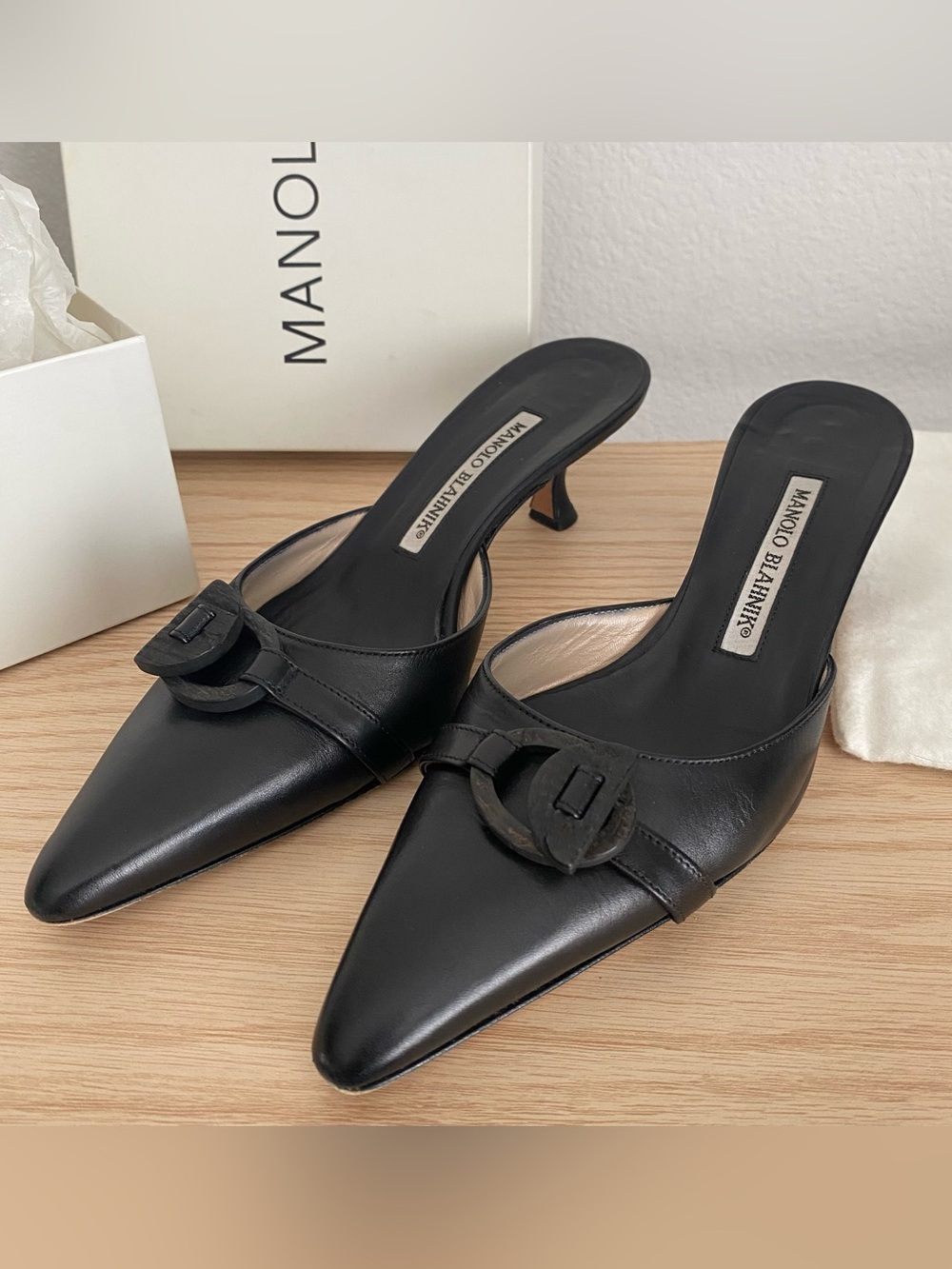 Y2K Manolo Blahnik black leather closed toe mule with kitten heel - Picture 5 of 15